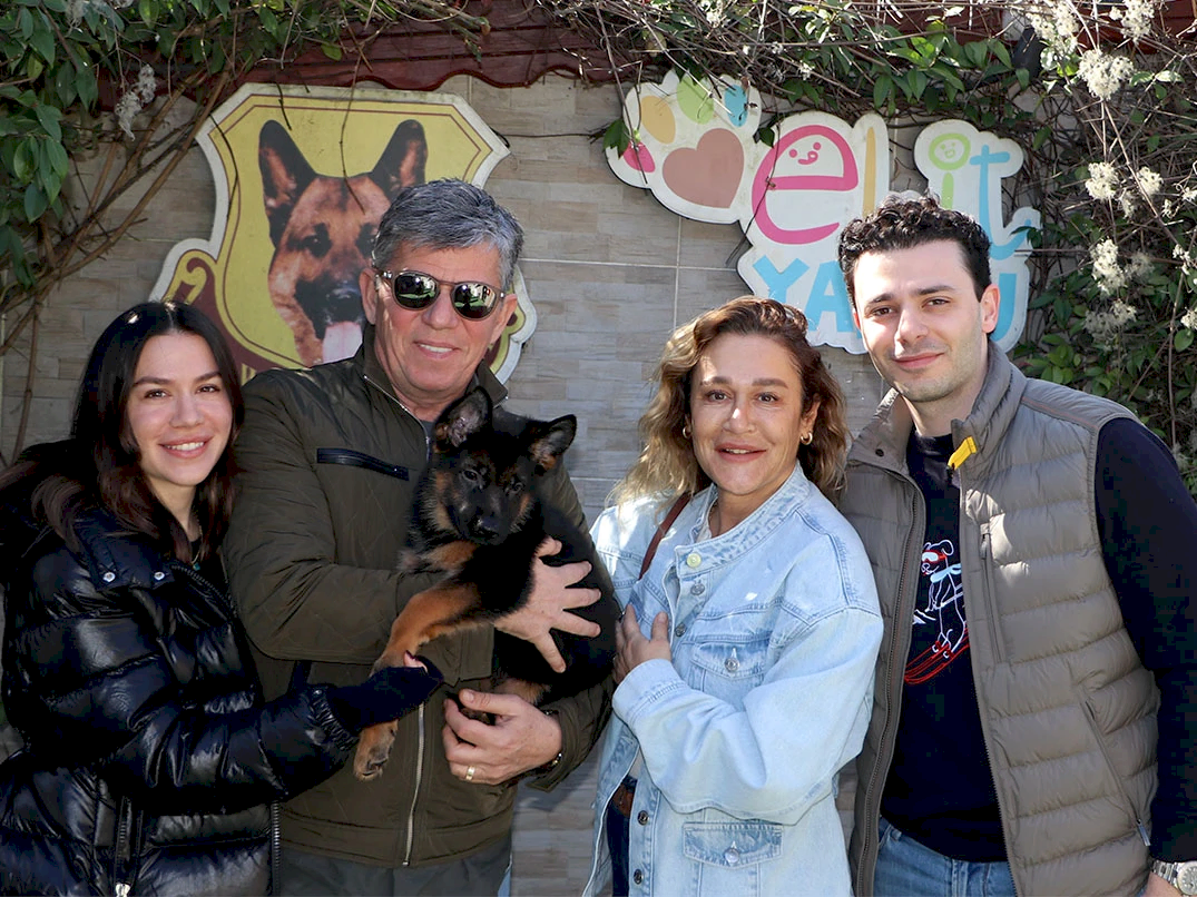Bodrum'dan Tanyer ailesi Alman Çoban Köpeği yavrularına kavuştular