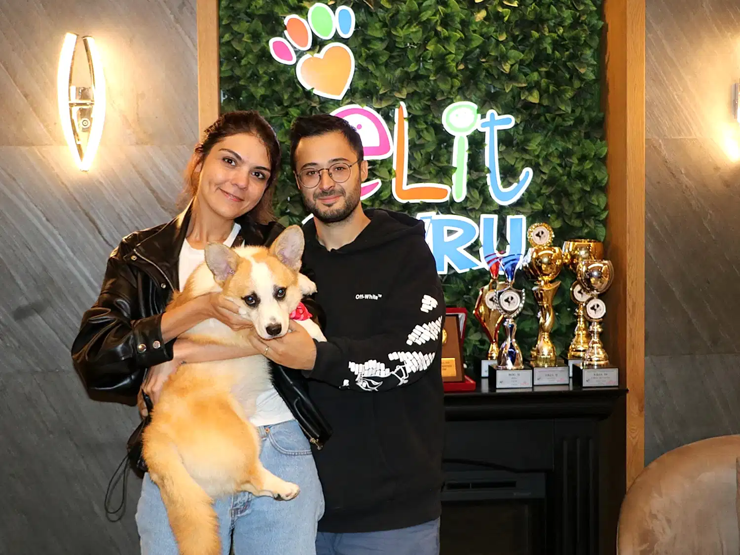 Hoyi ailesi Joy'a kavuştular