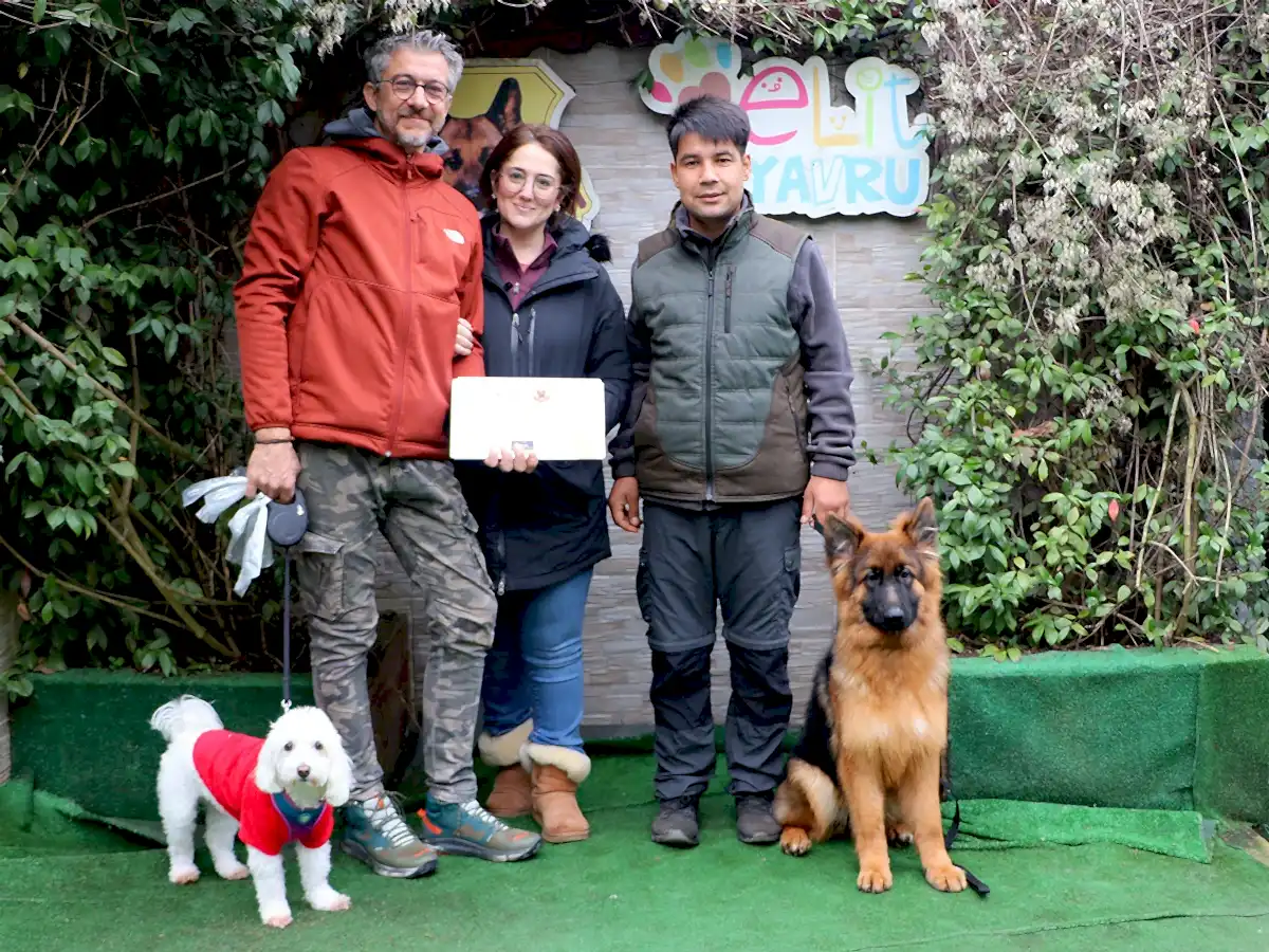 Luna Temel İtaat Eğitimini Tamamladı