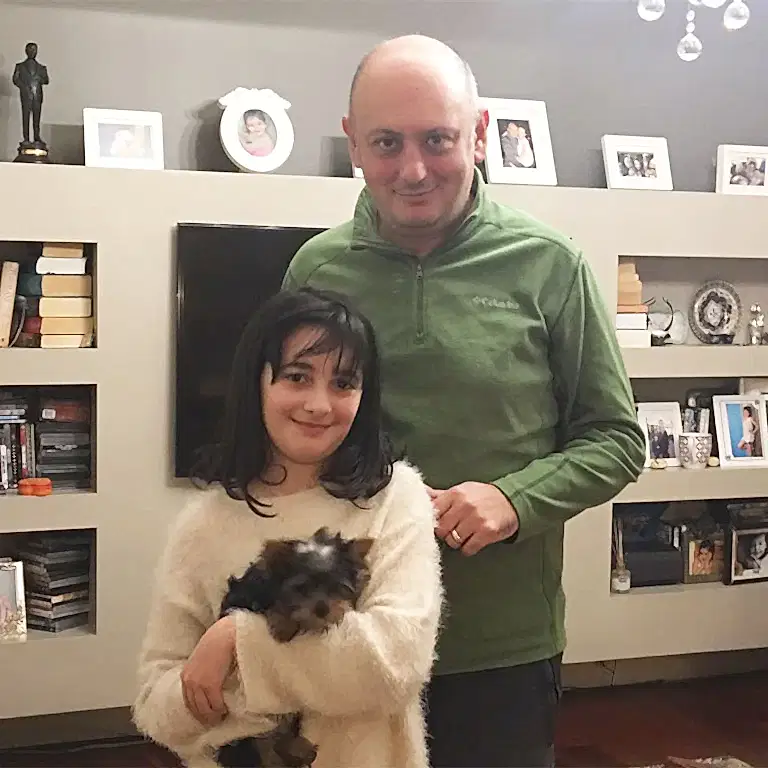 Mert Bakı, Yorkshire Terrier cinsi elit yavrusuna kavuştu