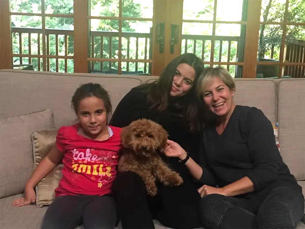 Poodle Zoi, temel itaat ve tuvalet eğitimini tamamladı